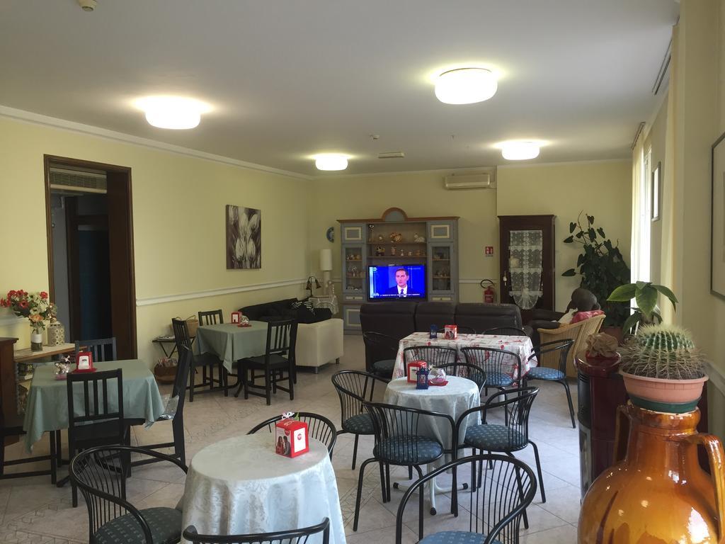 Hotel Acapulco Viserbella di Rimini Dış mekan fotoğraf
